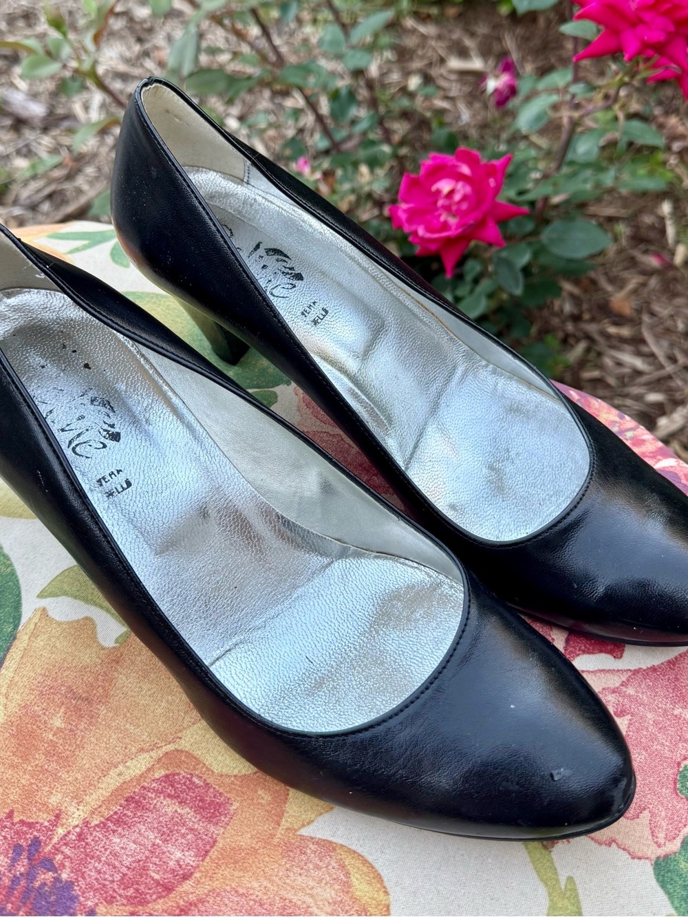 Black Women's Classic Mid-Heel Pumps